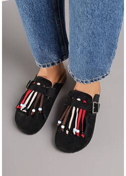 Czarne Klapki Mule w Stylu Boho z Ozdobnymi Frędzlami Varre ze sklepu born2be.pl w kategorii Klapki damskie - zdjęcie 185853372