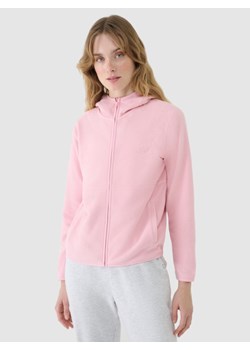 Damski polar rozpinany z kapturem 4F 4FWSS25TFLEF323 - różowy ze sklepu Sportstylestory.com w kategorii Bluzy damskie - zdjęcie 185854192