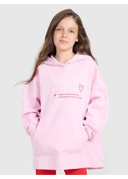 Dziewczęca bluza nierozpinana z kapturem 4F 4FJRAW25TSWSF2429 - różowa ze sklepu Sportstylestory.com w kategorii Bluzy dziewczęce - zdjęcie 185854681
