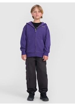 Chłopięca bluza rozpinana z kapturem 4F 4FJRAW25TSWSM2346 - fioletowa ze sklepu Sportstylestory.com w kategorii Bluzy chłopięce - zdjęcie 185854743