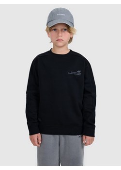 Chłopięca bluza nierozpinana bez kaptura 4F 4FJRAW25TSWSM2413 - czarna ze sklepu Sportstylestory.com w kategorii Bluzy chłopięce - zdjęcie 185854752