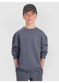 Chłopięca bluza nierozpinana bez kaptura 4F 4FJRAW25TSWSM2448 - szara ze sklepu Sportstylestory.com w kategorii Bluzy chłopięce - zdjęcie 185854820