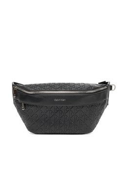 Saszetka nerka Calvin Klein Emblem Emboss Waistbag LV04D3205G Czarny - id: 8719849944902 - marki Calvin Klein - 185859181 Saszetka nerka Calvin Klein Emblem Emboss Waistbag LV04D3205G Czarny ze sklepu eobuwie.pl w kategorii Saszetki - zdjęcie 185859181