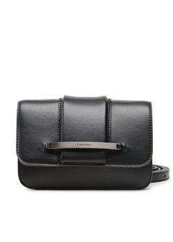 Torebka Calvin Klein Bar Hardware Crossbody K60K610732 Czarny ze sklepu eobuwie.pl w kategorii Listonoszki - zdjęcie 185859541