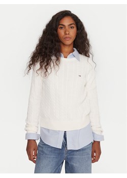 Tommy Jeans Sweter Cable Essential DW0DW22165 Biały Regular Fit ze sklepu MODIVO w kategorii Swetry damskie - zdjęcie 185869233