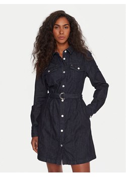 Tommy Jeans Sukienka jeansowa DW0DW21649 Granatowy Regular Fit ze sklepu MODIVO w kategorii Sukienki - zdjęcie 185869481