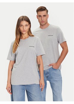 Guess Jeans T-Shirt M5BI78 K8FQ4 Szary Regular Fit ze sklepu MODIVO w kategorii Bluzki damskie - zdjęcie 185869650
