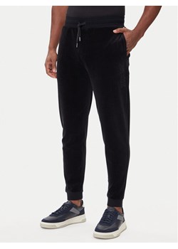 BOSS Spodnie dresowe Velour 50550635 Czarny Regular Fit ze sklepu MODIVO w kategorii Spodnie męskie - zdjęcie 185869970