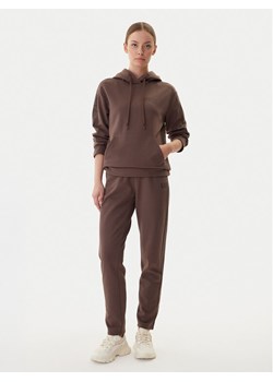EA7 Emporio Armani Dres 7W000116 AF10443 U6063 Brązowy Regular Fit ze sklepu MODIVO w kategorii Dresy damskie - zdjęcie 185870144