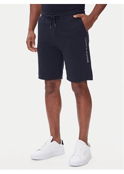 Tommy Hilfiger Szorty sportowe UM0UM03452 Granatowy Regular Fit ze sklepu MODIVO w kategorii Spodenki męskie - zdjęcie 185870191