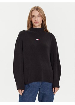 Tommy Jeans Sweter Badge DW0DW21676 Czarny Relaxed Fit ze sklepu MODIVO w kategorii Swetry damskie - zdjęcie 185870812
