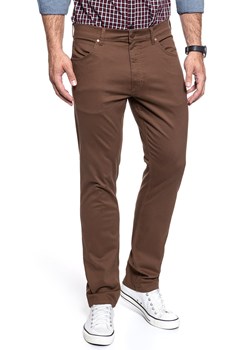 WRANGLER SPODNIE MĘSKIE GREENSBORO BISON W15QT228E 112127074 ze sklepu YouNeedit.pl w kategorii Spodnie męskie - zdjęcie 185886373
