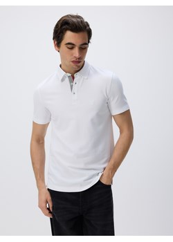 Reserved - Koszulka polo regular z haftem - biały ze sklepu Reserved w kategorii T-shirty męskie - zdjęcie 185889301