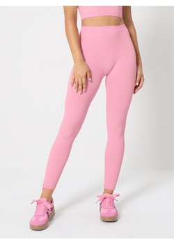 Sinsay - Sportowe legginsy bezszwowe - różowy ze sklepu Sinsay w kategorii Spodnie damskie - zdjęcie 185894443