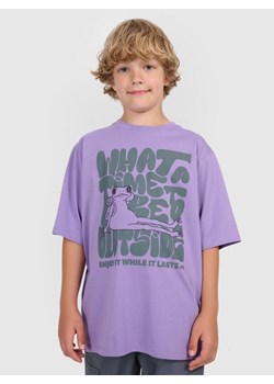 Chłopięcy t-shirt oversize z nadrukiem 4F 4FJRAW25TTSHM3207 - fioletowy ze sklepu Sportstylestory.com w kategorii T-shirty chłopięce - zdjęcie 185900200