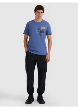 Męski t-shirt z nadrukiem 4F 4FRAW25TTSHM3256 - granatowy ze sklepu Sportstylestory.com w kategorii T-shirty męskie - zdjęcie 185900534