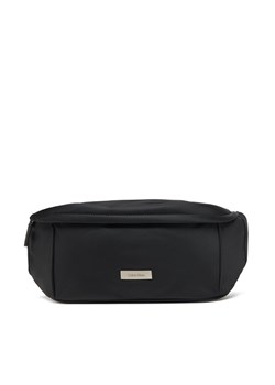 Saszetka nerka Calvin Klein Sleek Waistbag Sling LV04D3148G Czarny ze sklepu eobuwie.pl w kategorii Saszetki - zdjęcie 185909253