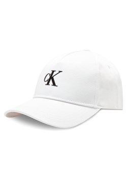 Calvin Klein Jeans Czapka z daszkiem K50K510750 Biały ze sklepu MODIVO w kategorii Czapki z daszkiem damskie - zdjęcie 185913081