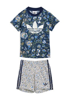 adidas Komplet t-shirt i spodenki Liberty London JY3017 Granatowy Regular Fit - id: 0000305196910 - marki adidas - 185913591 adidas Komplet t-shirt i spodenki Liberty London JY3017 Granatowy Regular Fit ze sklepu MODIVO w kategorii Komplety niemowlęce - zdjęcie 185913591