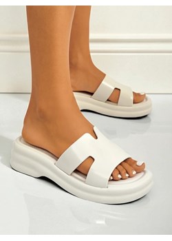 Royalfashion Damskie klapki na grubszej podeszwie Nova Gloss ze sklepu royalfashion.pl w kategorii Klapki damskie - zdjęcie 185923072