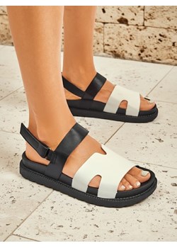 Royalfashion Sandały damskie zapinane na rzep Velcro Chic ze sklepu royalfashion.pl w kategorii Sandały damskie - zdjęcie 185923204