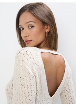 Mohito - Sweter z kopertowym dekoltem - beżowy ze sklepu Mohito w kategorii Swetry damskie - zdjęcie 185925323