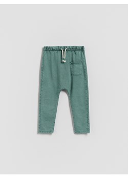 Reserved - Legginsy z efektem sprania - ciemnozielony ze sklepu Reserved w kategorii Spodnie chłopięce - zdjęcie 185931082