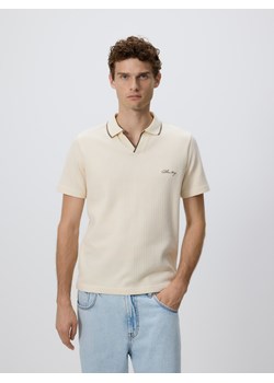 Reserved - Strukturalne polo comfort fit - złamana biel ze sklepu Reserved w kategorii T-shirty męskie - zdjęcie 185933690