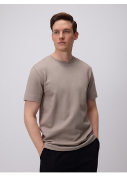 Reserved - T-shirt regular ze strukturalnej dzianiny - brązowy ze sklepu Reserved w kategorii T-shirty męskie - zdjęcie 185937512