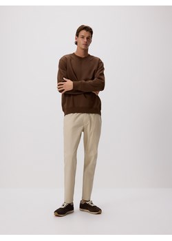 Reserved - Spodnie jogger slim - złamana biel ze sklepu Reserved w kategorii Spodnie męskie - zdjęcie 185938270