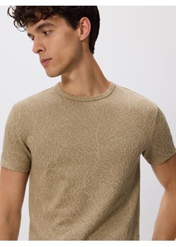 Reserved - Strukturalny t-shirt slim - beżowy ze sklepu Reserved w kategorii T-shirty męskie - zdjęcie 185938720