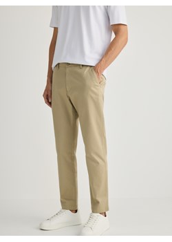 Reserved - Spodnie chino slim fit - beżowy ze sklepu Reserved w kategorii Spodnie męskie - zdjęcie 185939823