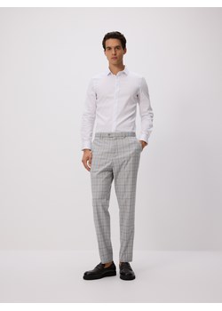 Reserved - Gładka koszula super slim fit - biały ze sklepu Reserved w kategorii Koszule męskie - zdjęcie 185944601