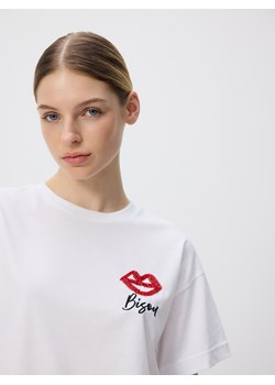 Reserved - T-shirt z aplikacją - biały ze sklepu Reserved w kategorii Bluzki damskie - zdjęcie 185947300
