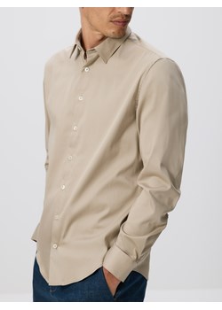 Reserved - Gładka koszula slim fit - beżowy ze sklepu Reserved w kategorii Koszule męskie - zdjęcie 185949060