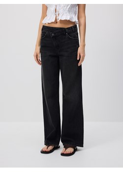 Reserved - Jeansy wide leg z asymetrycznym zapięciem - czarny ze sklepu Reserved w kategorii Jeansy damskie - zdjęcie 185950680