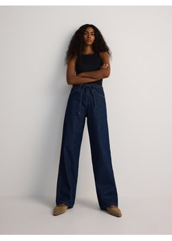 Reserved - Jeansy wide leg z wiązaniem - granatowy - id: YT347-59J - marki Reserved - 185950872 Reserved - Jeansy wide leg z wiązaniem - granatowy ze sklepu Reserved w kategorii Jeansy damskie - zdjęcie 185950872