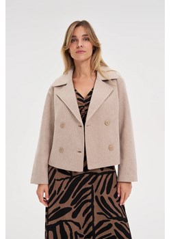 Krótki beżowy płaszcz ze sklepu Moodo.pl w kategorii Kurtki damskie - zdjęcie 185952001