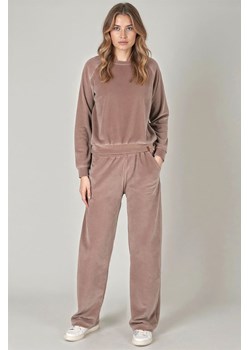 Komplet bluza+spodnie Vivisence 9206kmpl beżowy - id: 37486 - marki Vivisence - 185960051 Komplet bluza+spodnie Vivisence 9206kmpl beżowy ze sklepu kontri.pl w kategorii Dresy damskie - zdjęcie 185960051