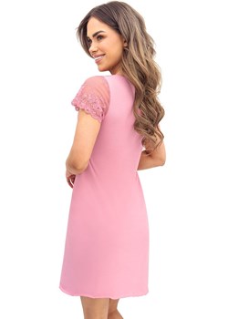 Donna koszula nocna damska z koronką różowa Daria, Kolor ciemny różowy, Rozmiar S, Donna - id: 216486 - marki Donna - 185960843 Donna koszula nocna damska z koronką różowa Daria, Kolor ciemny różowy, Rozmiar S, Donna ze sklepu Primodo w kategorii Koszule nocne - zdjęcie 185960843