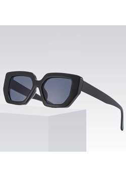 Okulary przeciwsłoneczne z filtrem UV400 STL23 czarne + akcesoria ze sklepu Stylion w kategorii Okulary przeciwsłoneczne damskie - zdjęcie 185965291