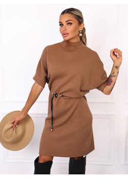 SUKIENKA SWETERKOWA Z PÓŁGOLFEM I PASKIEM - JASNY BRĄZ - id: 20232 - marki Olika - 185968371 SUKIENKA SWETERKOWA Z PÓŁGOLFEM I PASKIEM - JASNY BRĄZ ze sklepu olika.com.pl w kategorii Sukienki - zdjęcie 185968371
