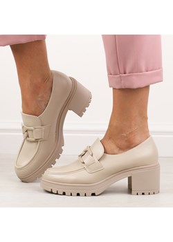 Beżowe Pu mokasyny damskie na obcasie, półbuty z łańcuchem Vinceza 109 - id: 28106 - marki Vinceza - 185970960 Beżowe Pu mokasyny damskie na obcasie, półbuty z łańcuchem Vinceza 109 ze sklepu suzana.pl w kategorii Półbuty damskie - zdjęcie 185970960