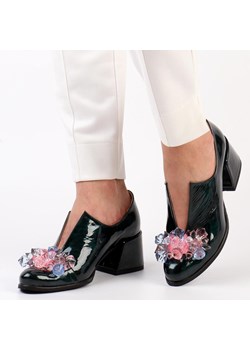 Zielone skórzane Polskie półbuty damskie z kryształami na obcasie Suza ze sklepu suzana.pl w kategorii Półbuty damskie - zdjęcie 185971440