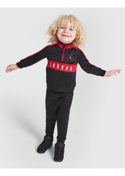 JORDAN KOMPLET POLY 1/4 ZIP ST BLK/RED B ze sklepu JD Sports  w kategorii Komplety niemowlęce - zdjęcie 185978400