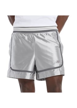 Spodenki męskie New Balance MS51608RCD - srebrne ze sklepu streetstyle24.pl w kategorii Spodenki męskie - zdjęcie 185994530