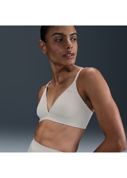 Damski stanik sportowy z trójkątnymi miękkimi miseczkami zapewniający lekkie wsparcie Nike Form - Brązowy ze sklepu Nike poland w kategorii Biustonosze - zdjęcie 185994674