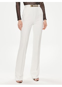 Elisabetta Franchi Spodnie materiałowe PA-034-42E2-5981 Biały Regular Fit - id: 0000303834708 - marki Elisabetta Franchi - 185995312 Elisabetta Franchi Spodnie materiałowe PA-034-42E2-5981 Biały Regular Fit ze sklepu MODIVO w kategorii Spodnie damskie - zdjęcie 185995312