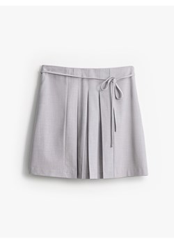 Mohito - Szara spódnica mini - szary - id: 383FK-90X - marki Mohito - 185996513 Mohito - Szara spódnica mini - szary ze sklepu Mohito w kategorii Spódnice - zdjęcie 185996513