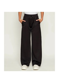Guess Spodnie dresowe | Relaxed fit ze sklepu Gomez Fashion Store w kategorii Spodnie dziewczęce - zdjęcie 185997362